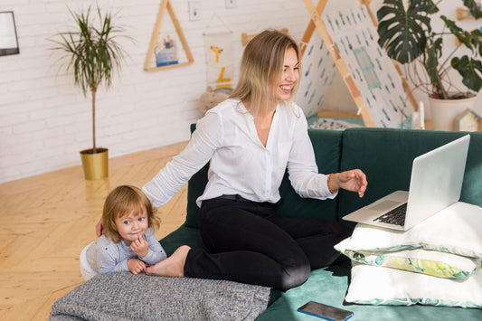 Madres que trabajan desde casa: ¿Equilibrio perfecto o doble carga?